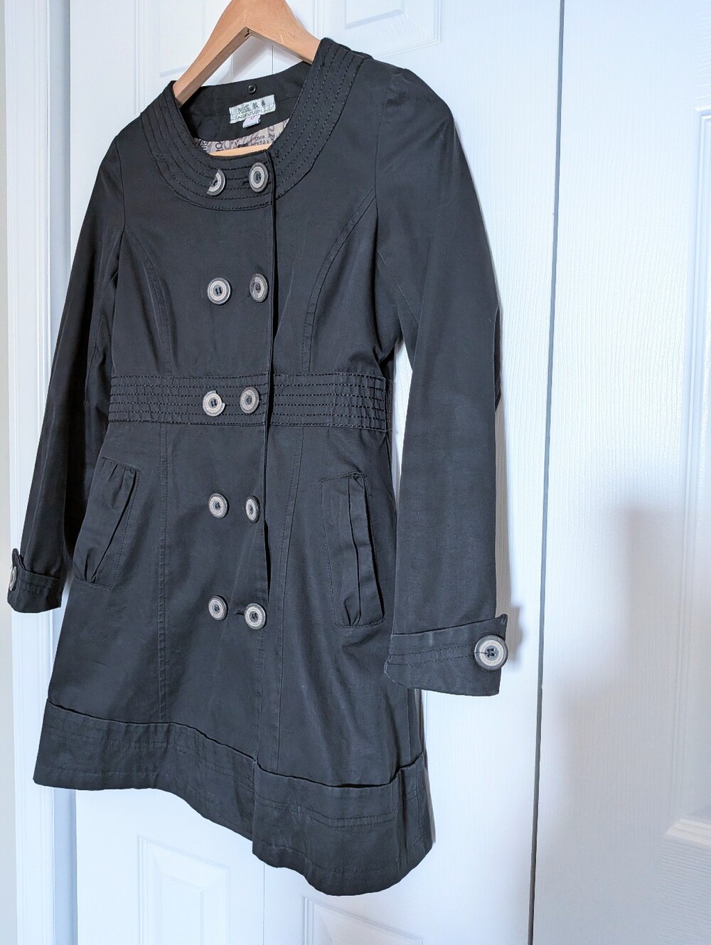 Black Fall Feminine Flattering Trench Coat. XS.